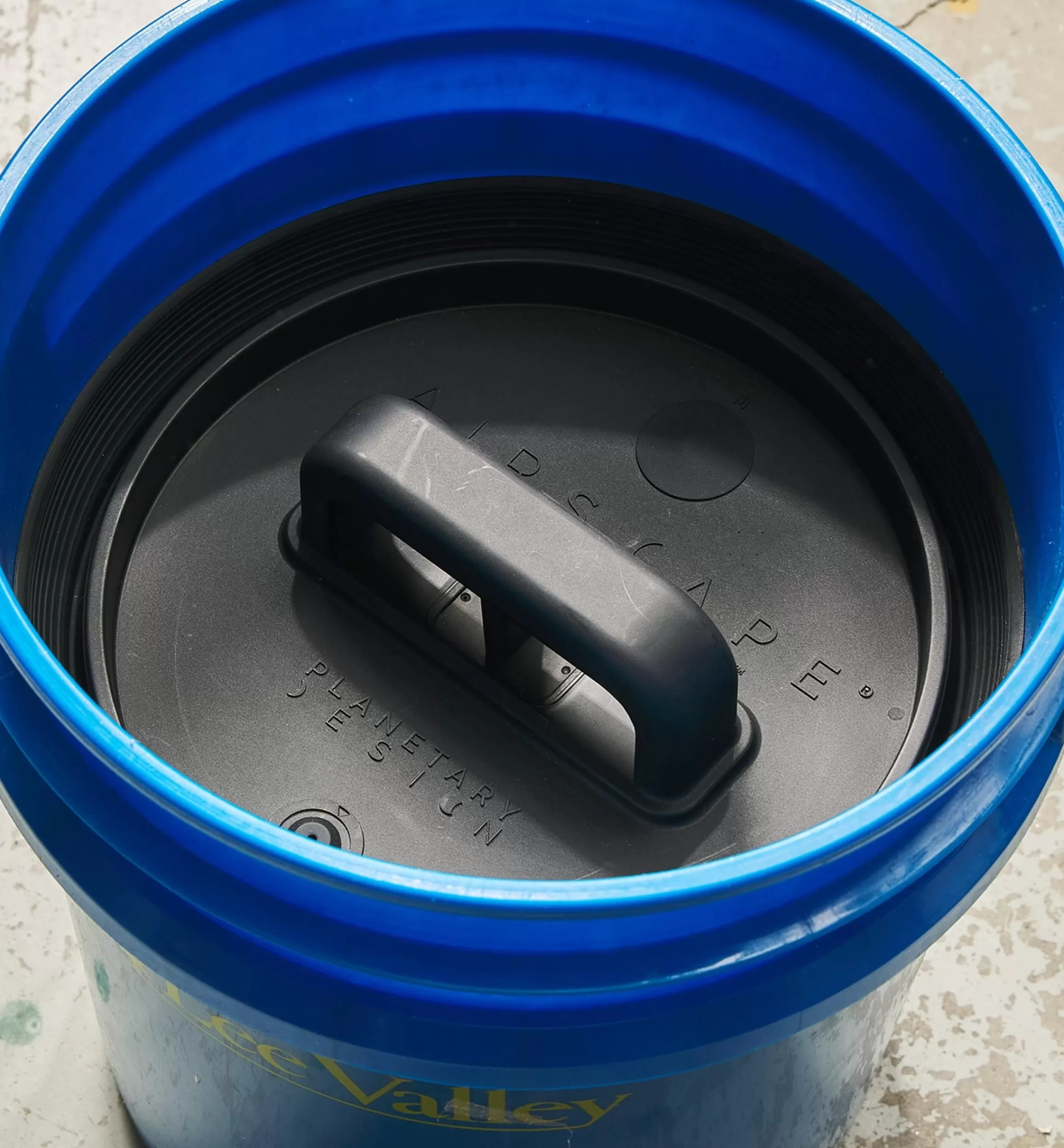 Lee Valley Bucket Lid Insert
