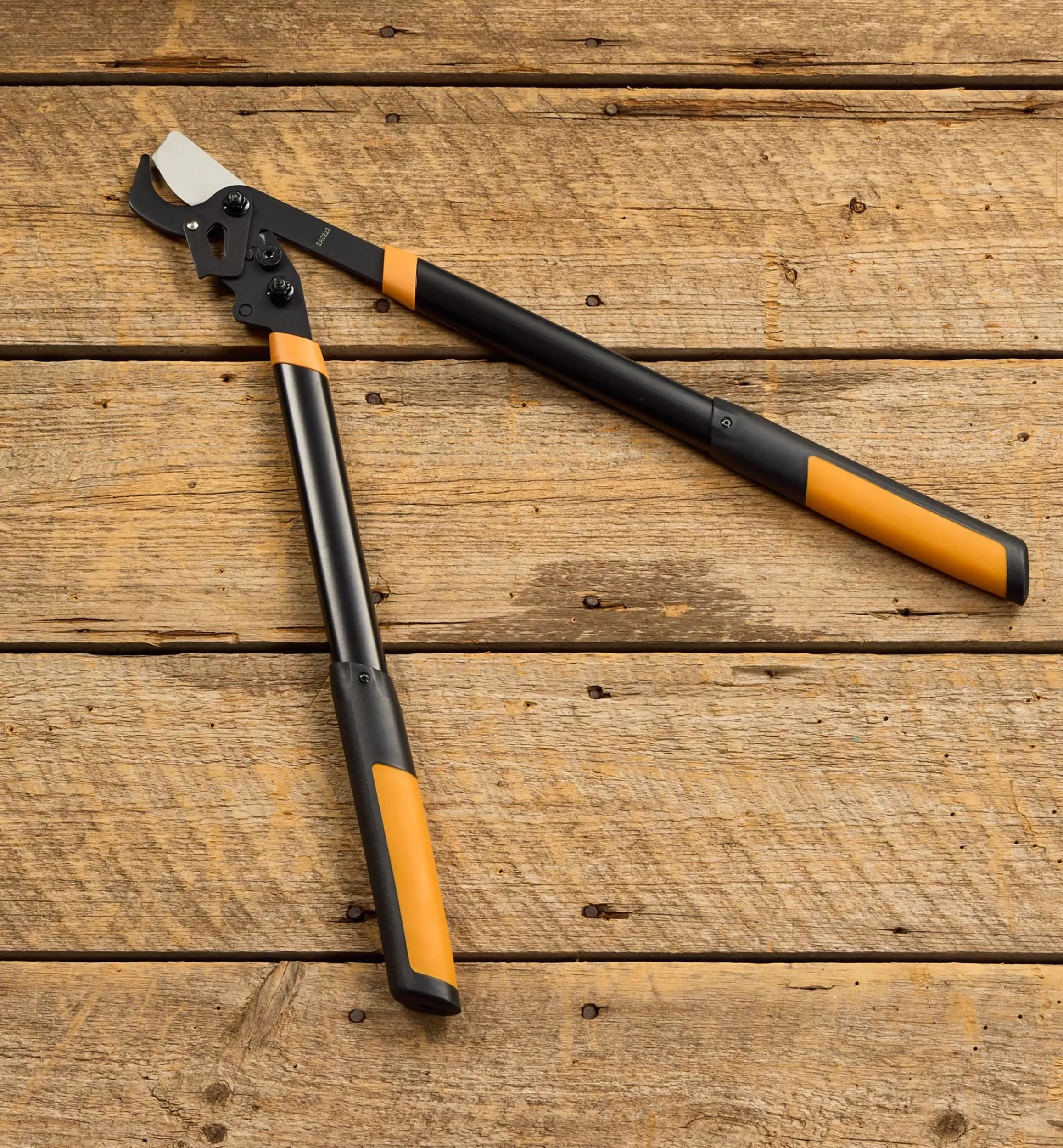 Lee Valley Fiskars 25" PowerGear2 Loppers, 1 3/4" Capacity