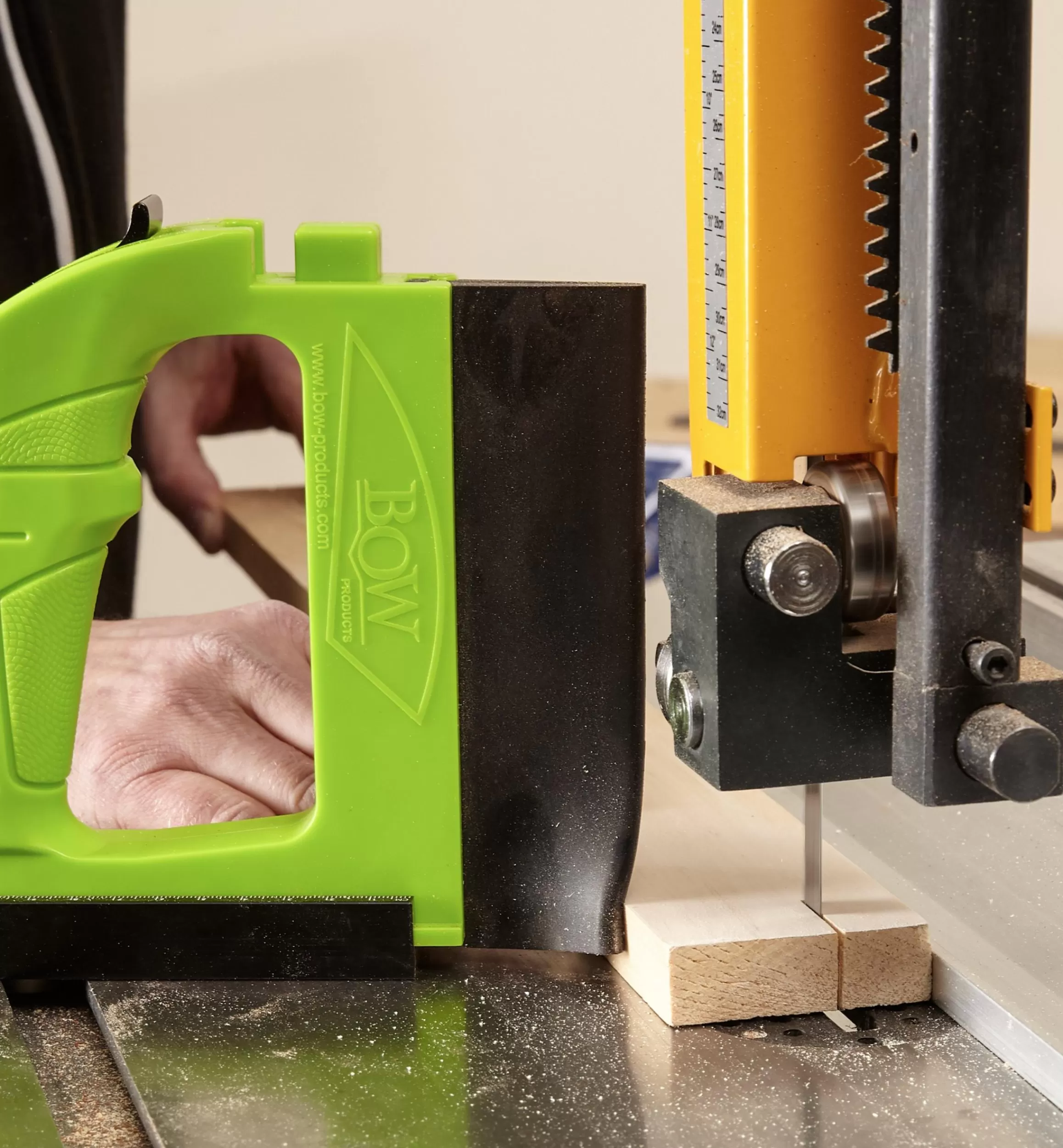 Lee Valley GuidePRO Bandsaw Guide