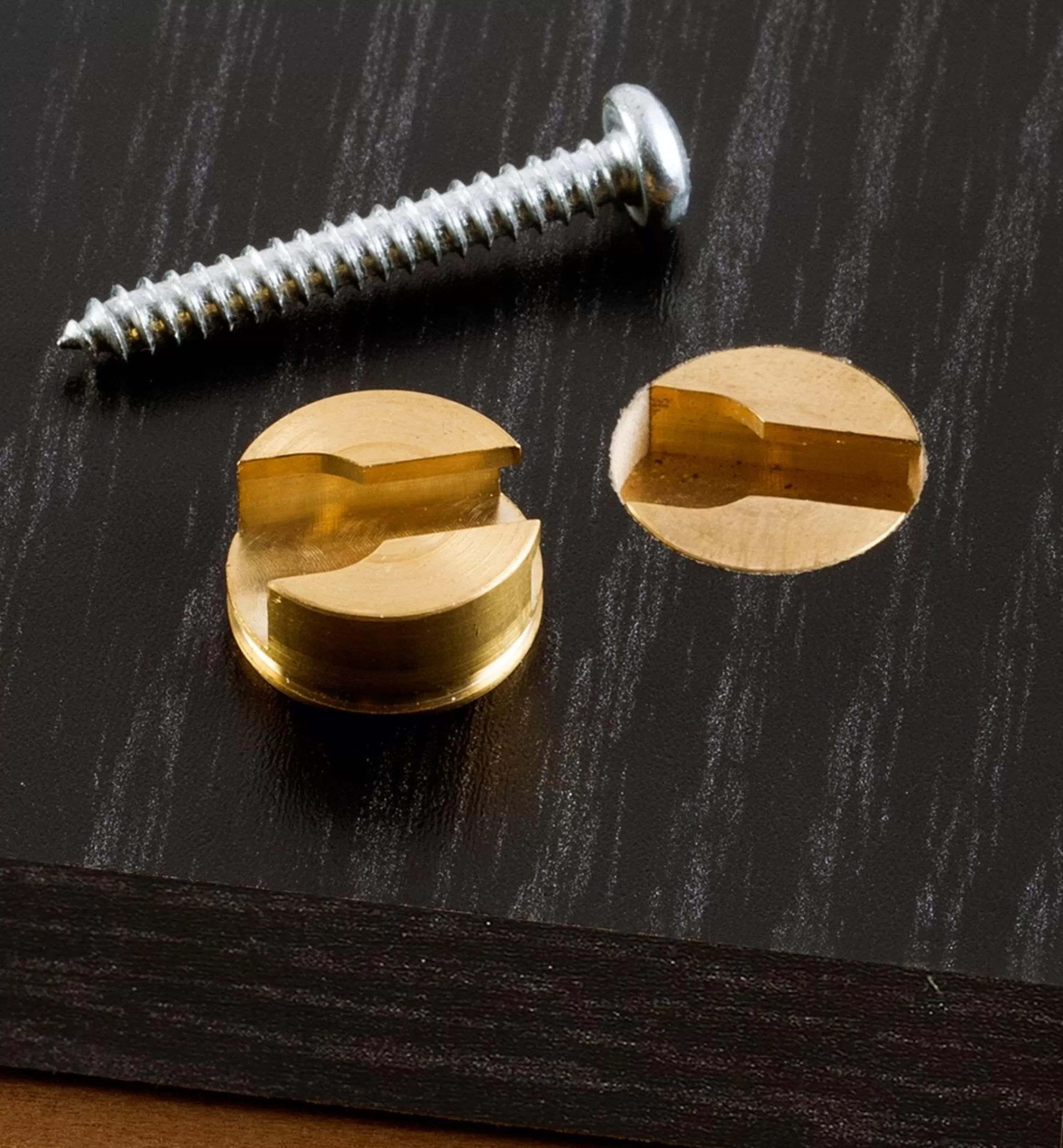 Lee Valley Keyhole Slot Plug