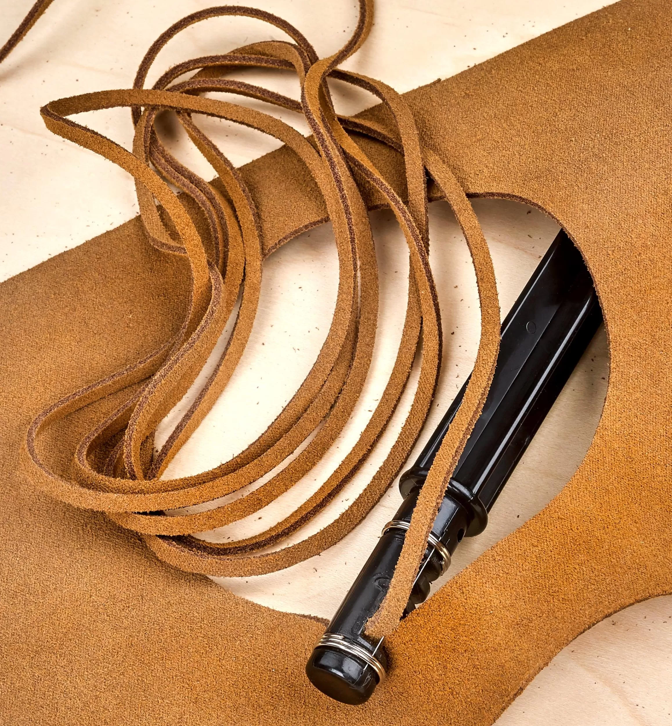 Lee Valley Leather Lacing Cutter
