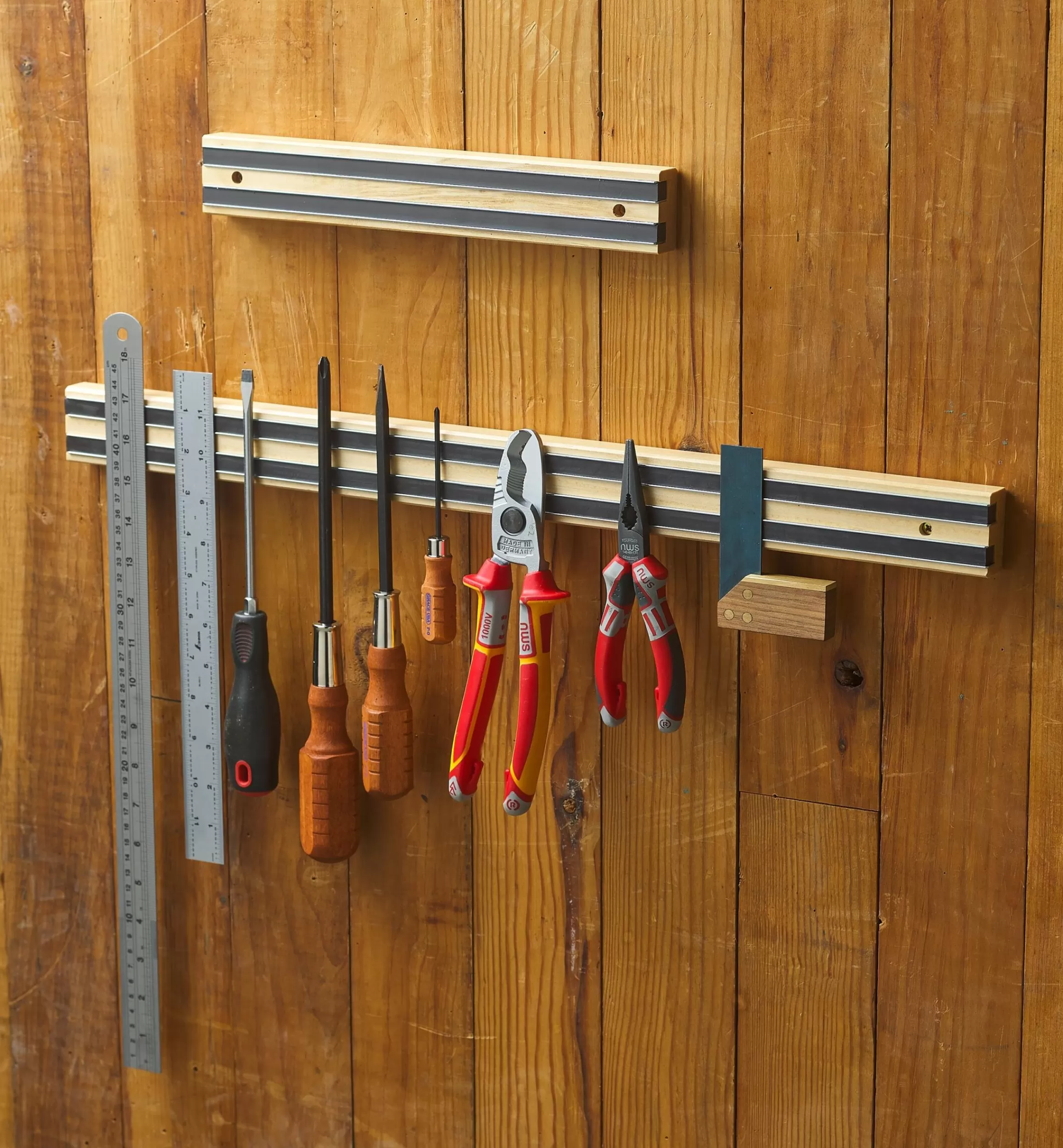 Lee Valley Light-Duty Magnetic Tool Bars