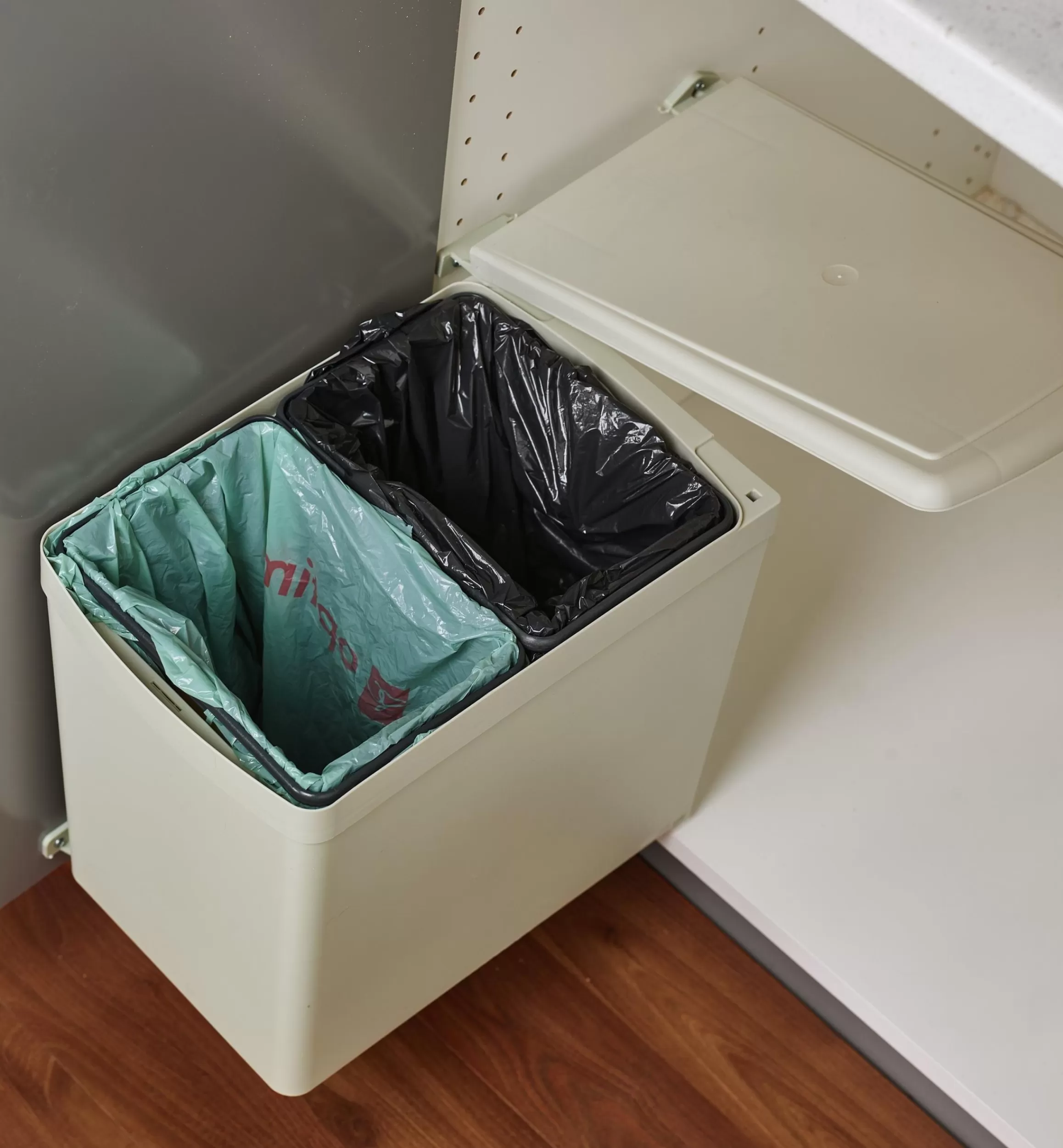 Lee Valley 15 Litre Door-Mount Dual Waste Container