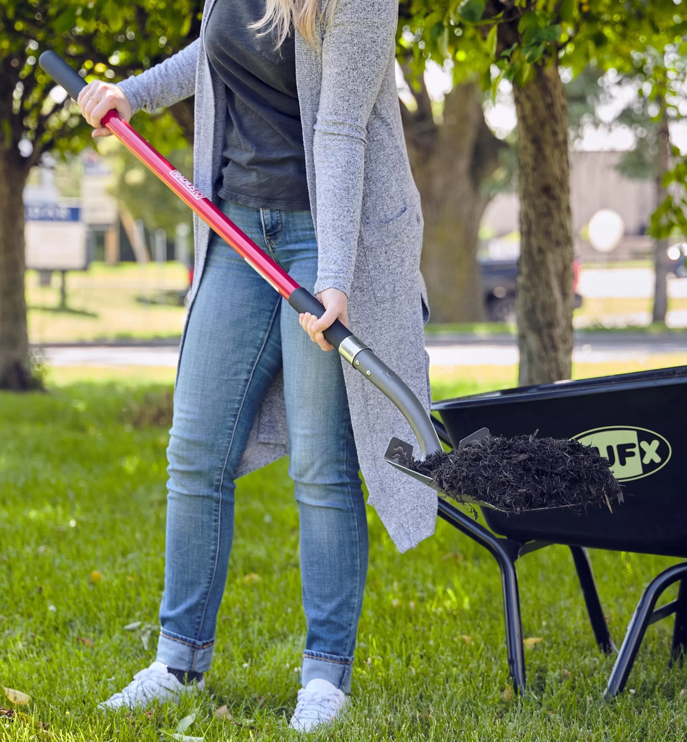 Lee Valley Long-Handled Square Shovel