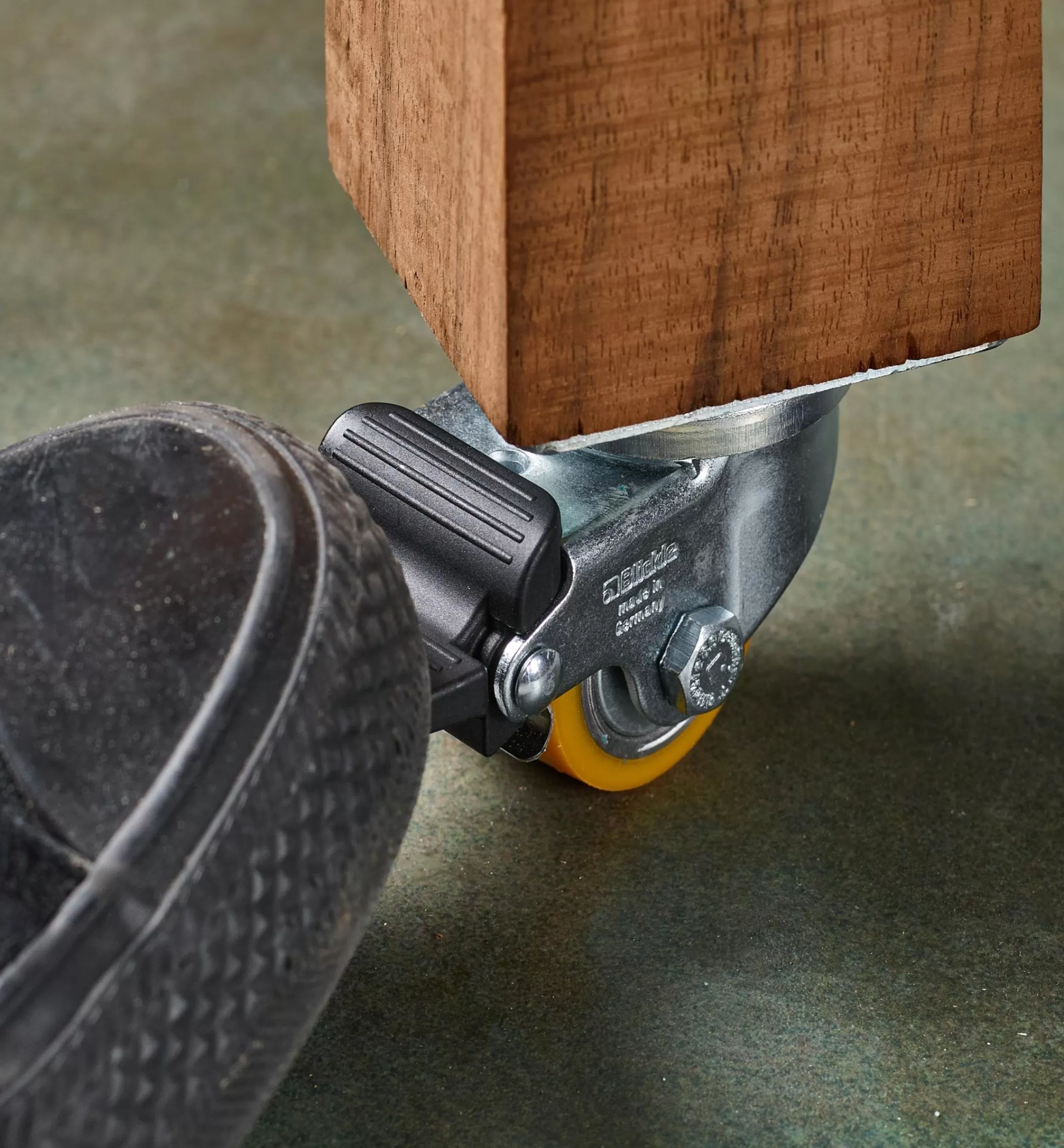 Lee Valley Low-Profile Polyurethane Caster With Brake