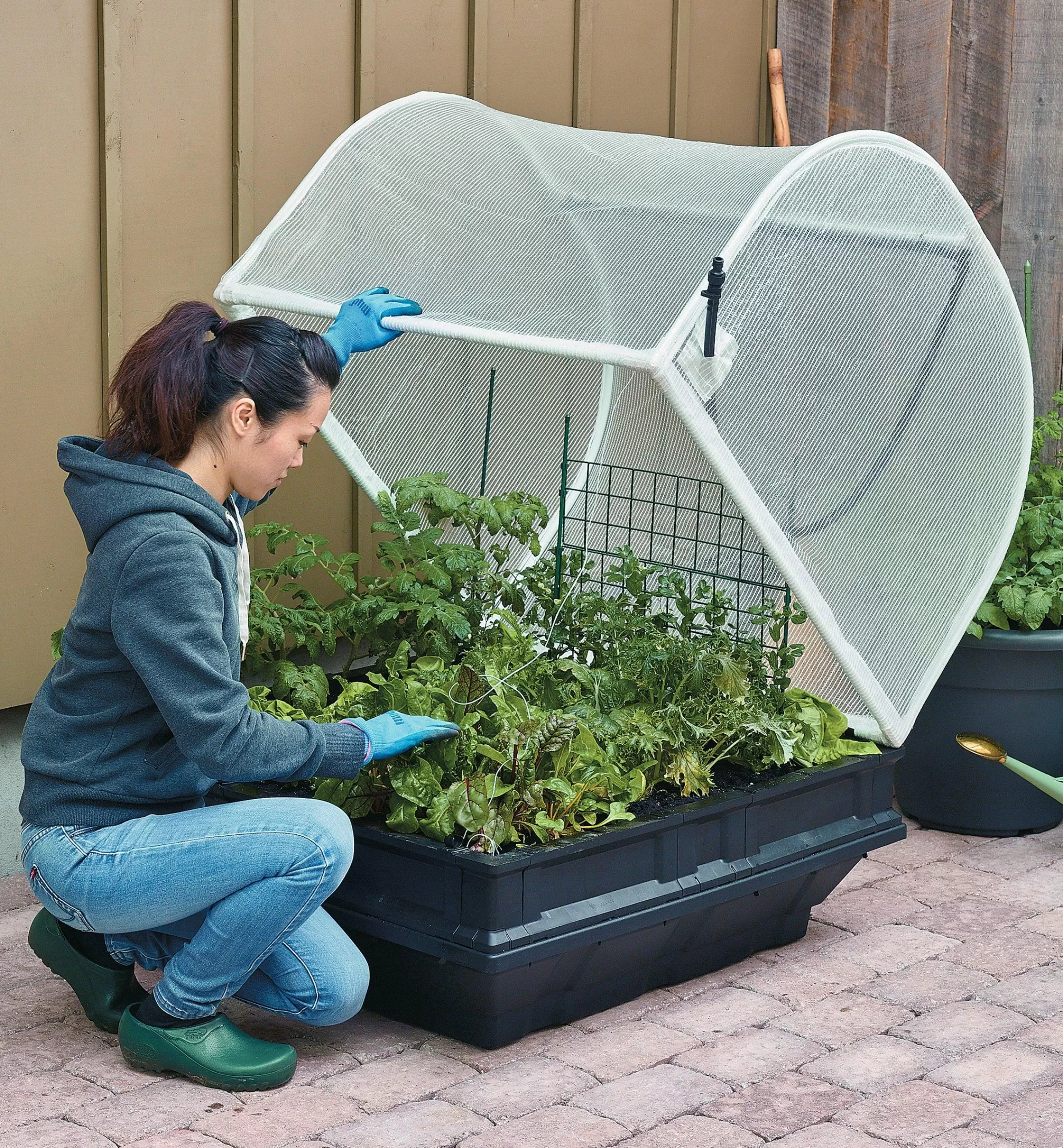 Lee Valley Medium Vegepod Container Garden