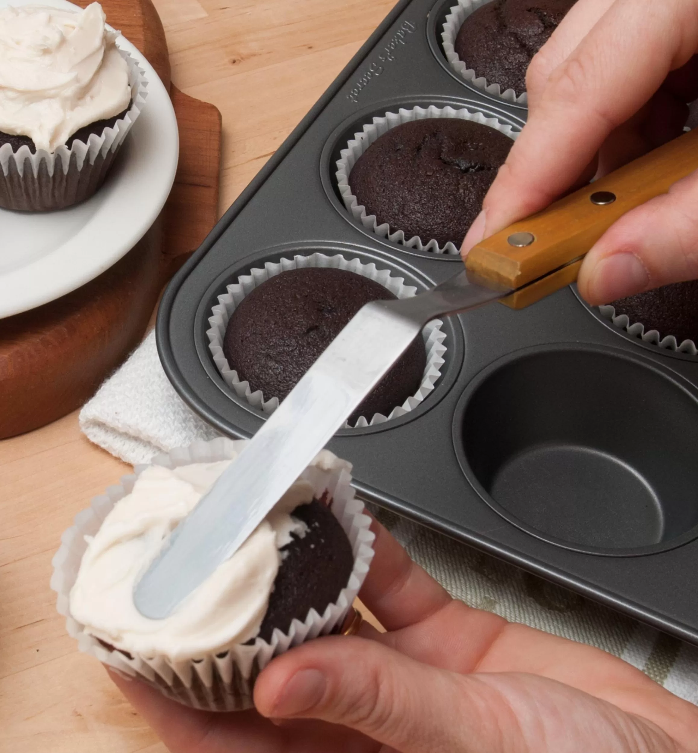 Lee Valley Offset Frosting Spatula