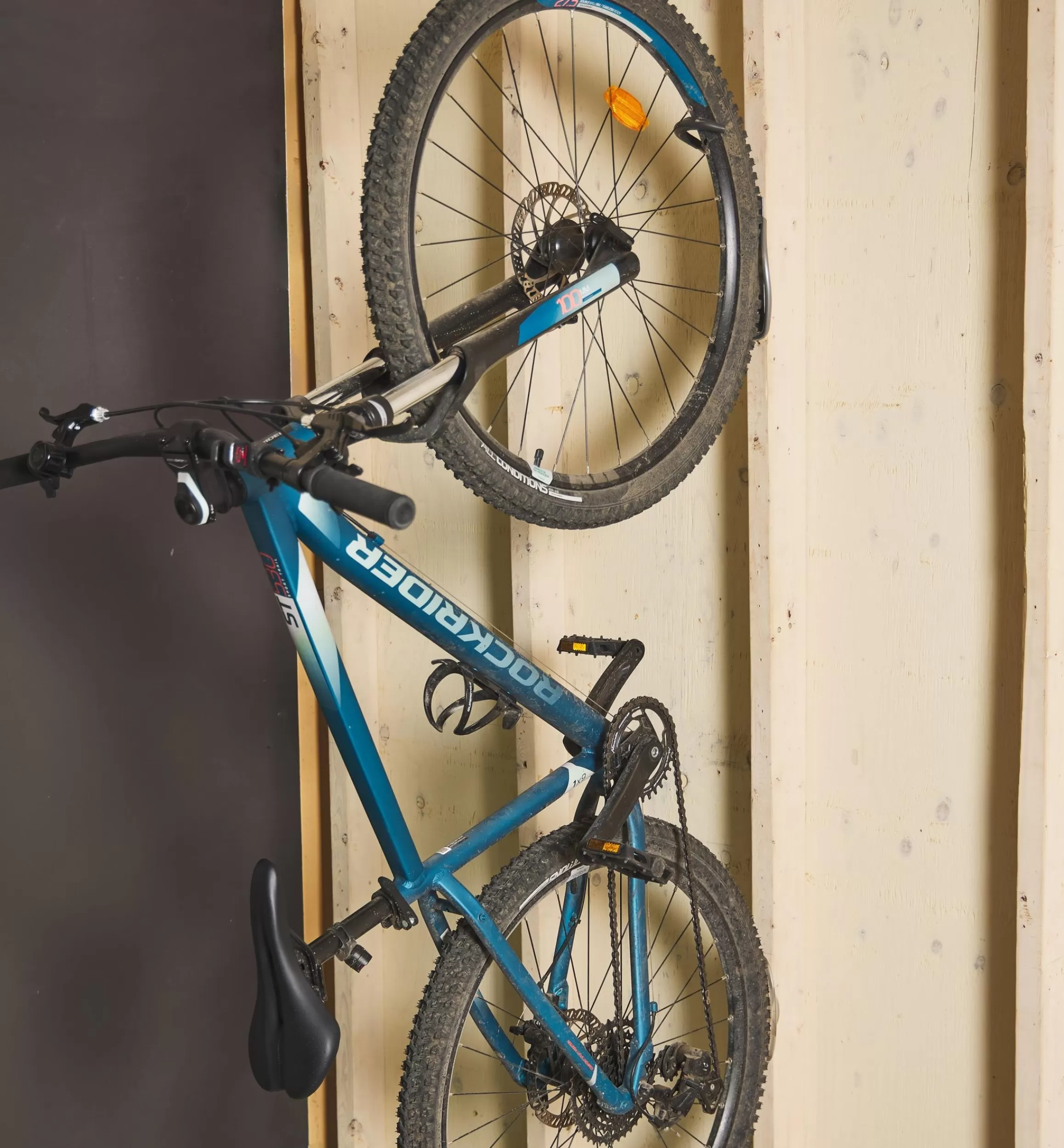 Lee Valley Vertical Single Bicycle Rack