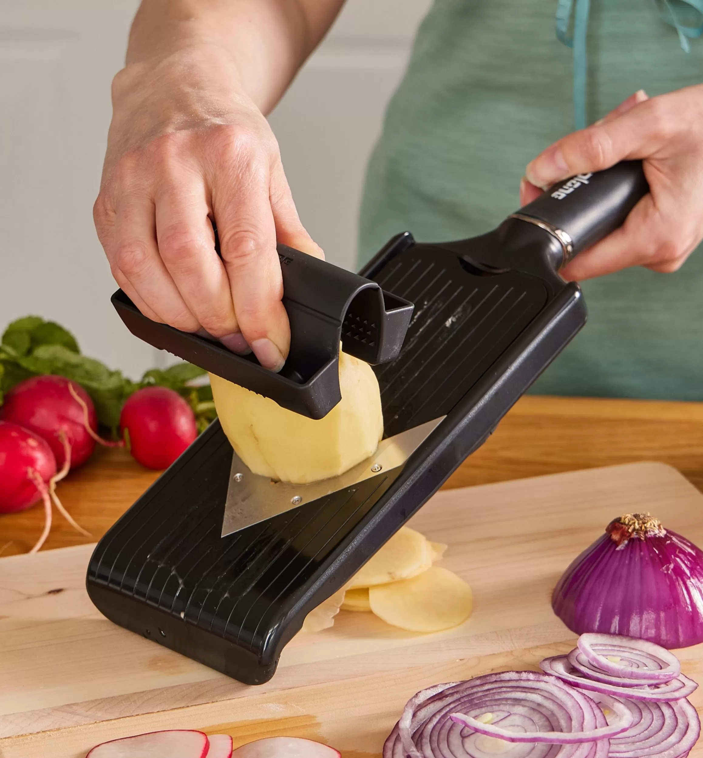 Lee Valley V-Slicer With Julienne Blade
